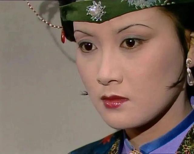 王熙凤根本就是个正派的人否则平儿不会和她如此要好